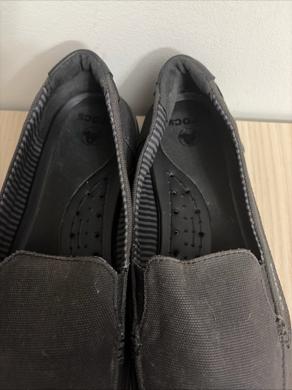 CROCS Women’s Black Canvas Slip-On Loafers size 11 - Picture 5 of 8